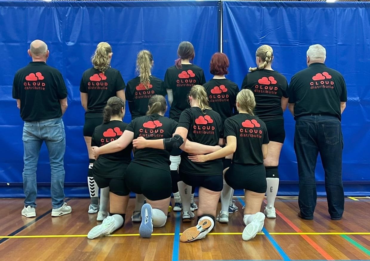 Cloud Distributie Sponsor SV Dynamo Volleybal DS10
